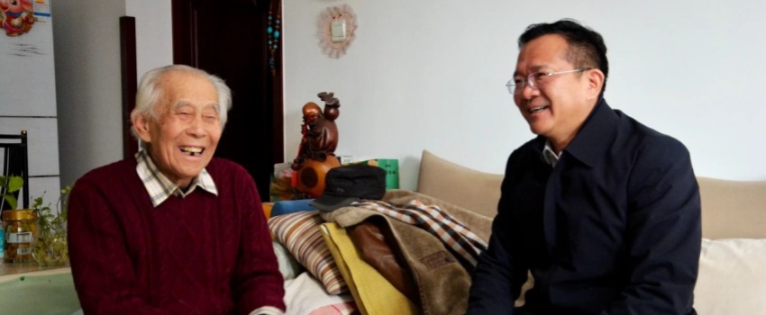 中國(guó)樂凱黨委領(lǐng)導(dǎo)看望慰問樂凱老領(lǐng)導(dǎo)、老專家、老干部、老黨員及生活困難職工