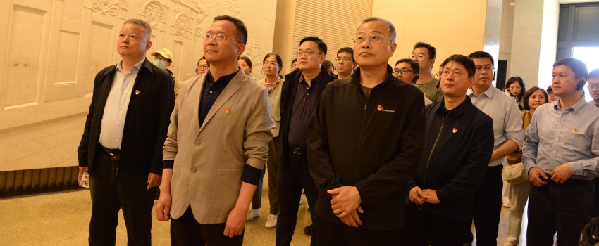 1中國樂凱黨委領(lǐng)導(dǎo)在西柏坡參觀學(xué)習(xí)-田嵐攝.jpg